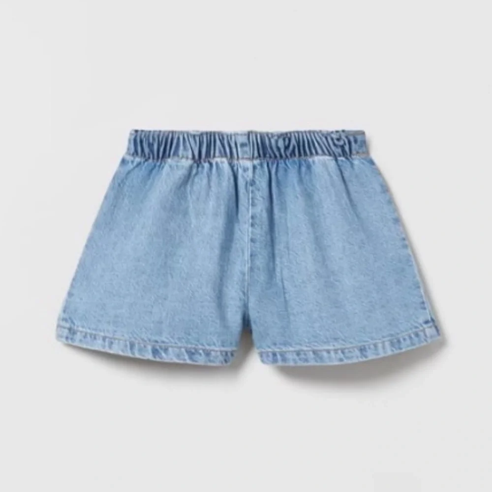 Zara Pleated Denim Shorts - Picture 2 of 5